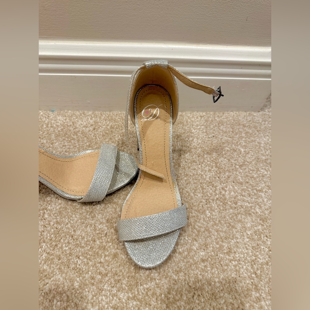 Elegant Silver Women's Heels - Picture 2 of 7